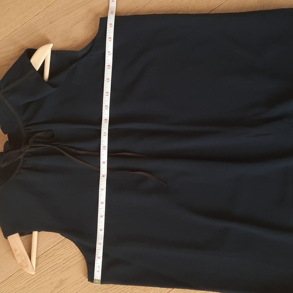 KARL LAGERFELD Navy Sleeveless Shell Top Sz Small With High Ruffle Neck - Picture 4 of 6